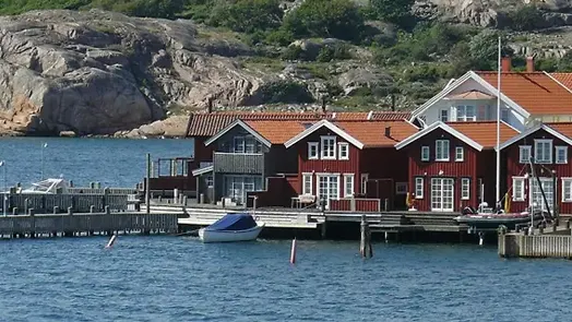 Cabanes flottantes sur les lacs